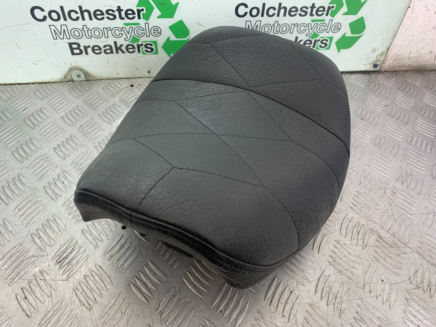 HONDA VT700 VT 700 SHADOW FRONT SEAT YEAR 1984-85 (CMB1328)