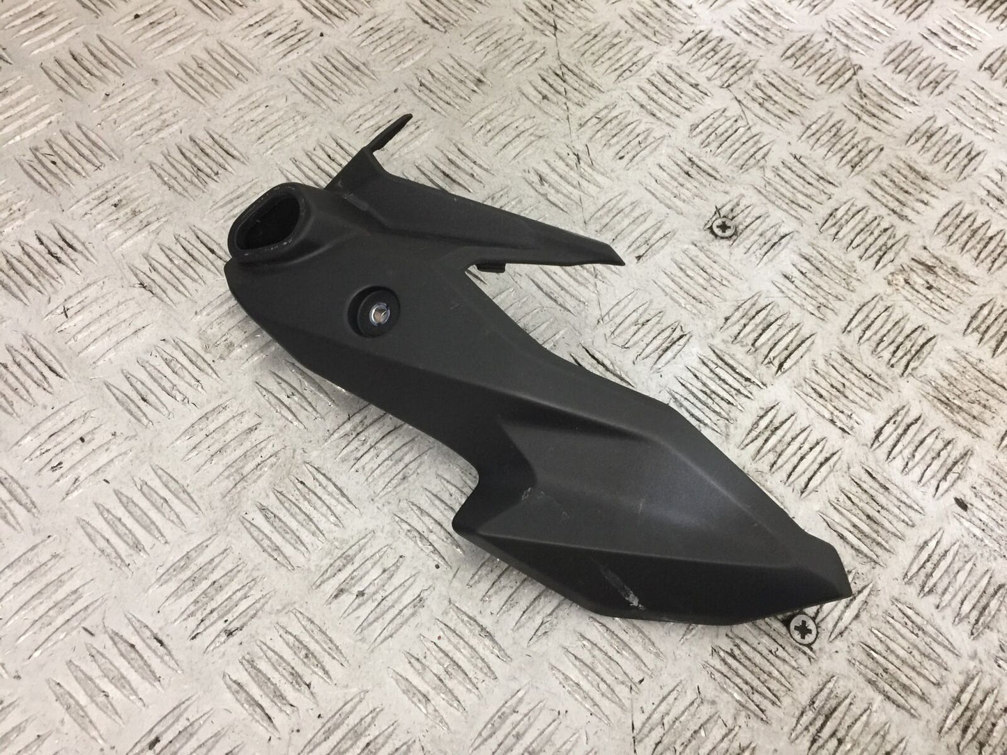 YAMAHA MT03 RIGHT INDICATOR MOUNT YEAR 2018  (STOCK 801)