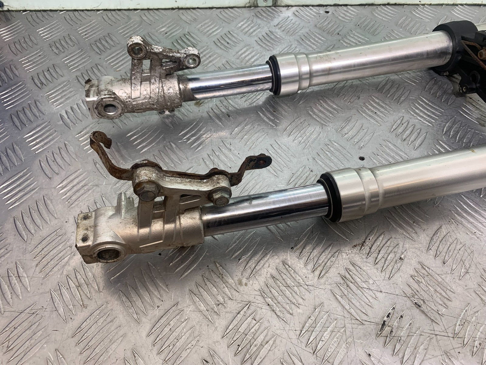 BENELLI BN125 BN 125 FORKS (BENT SOLD AS PARTS)  YEAR 2018-2021 (CMB1194)