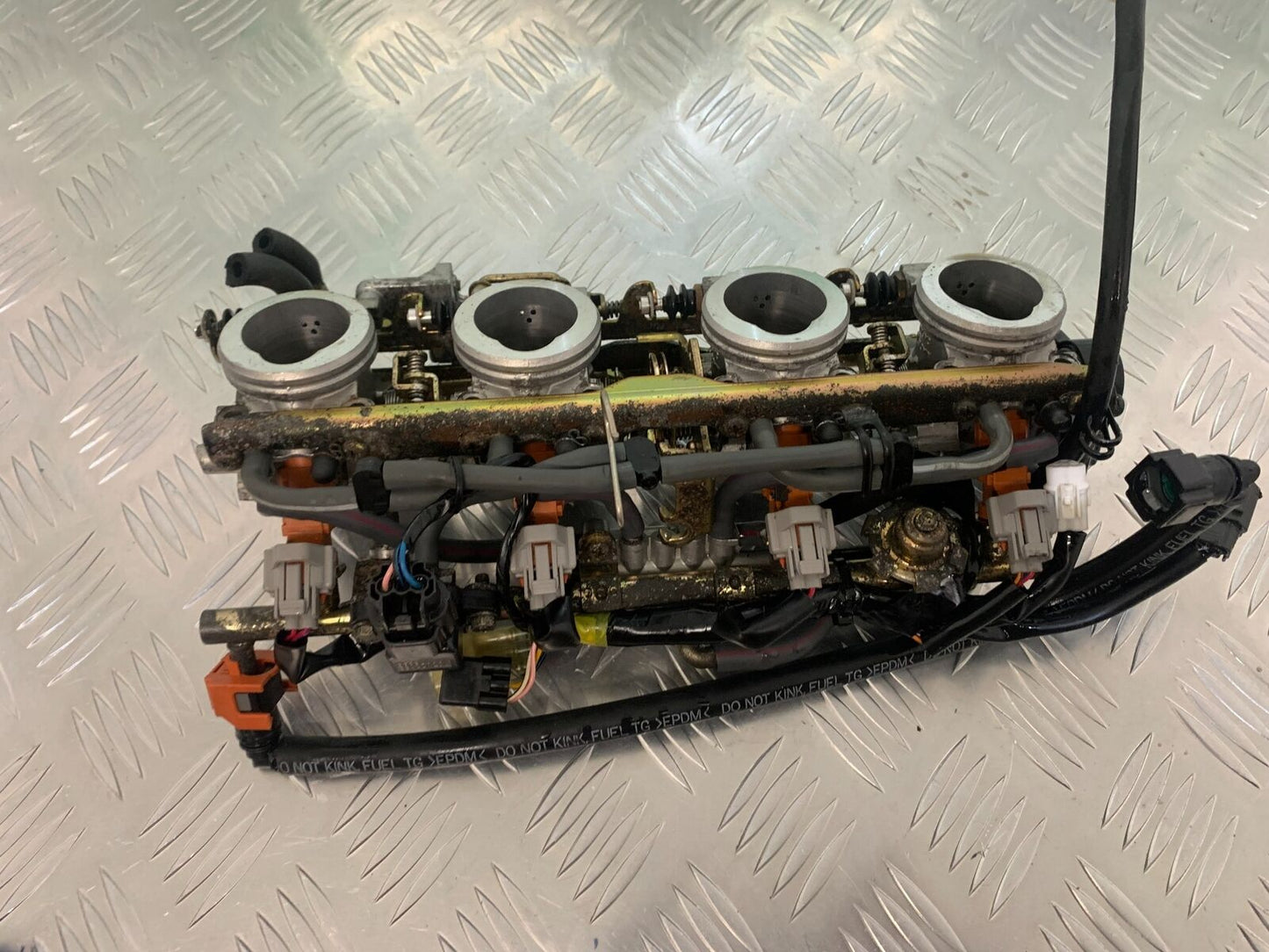 YAMAHA FJR1300 FJR 1300 THROTTLE BODIES  YEAR 2001-05 (STOCK 946)