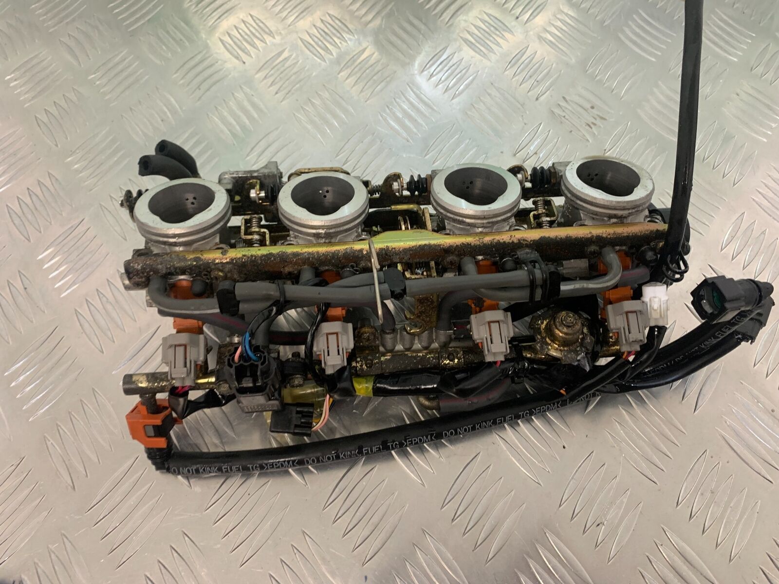 YAMAHA FJR1300 FJR 1300 THROTTLE BODIES  YEAR 2001-05 (STOCK 946)