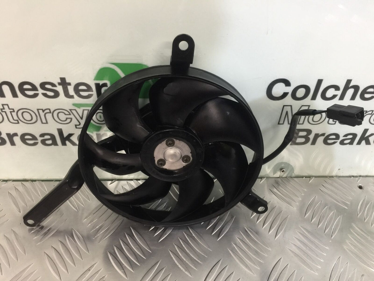 YAMAHA YZF R1 5PW RADIATOR FAN  YEAR 2002-2003 (STOCK 929)