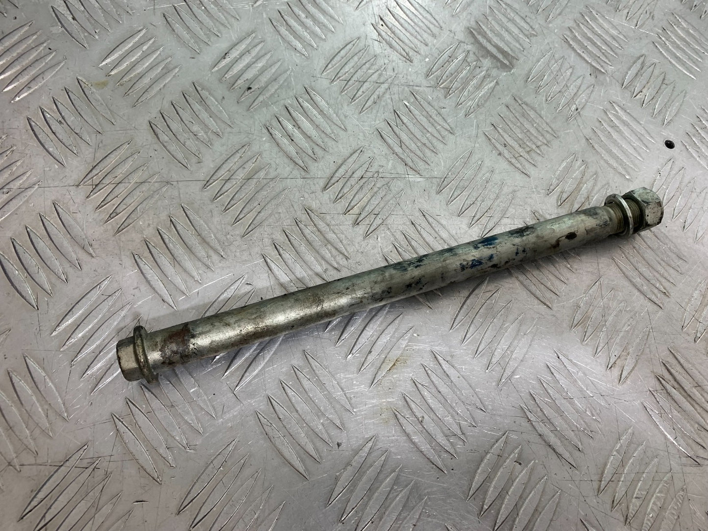 SUZUKI GSF1200 GSF 1200 BANDIT SWINGARM SPINDLE  YEAR 2001-2004 (CMB1188)