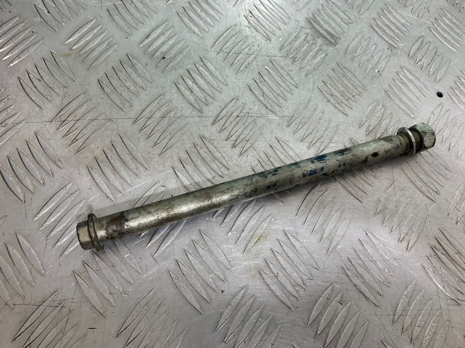 SUZUKI GSF1200 GSF 1200 BANDIT SWINGARM SPINDLE  YEAR 2001-2004 (CMB1188)
