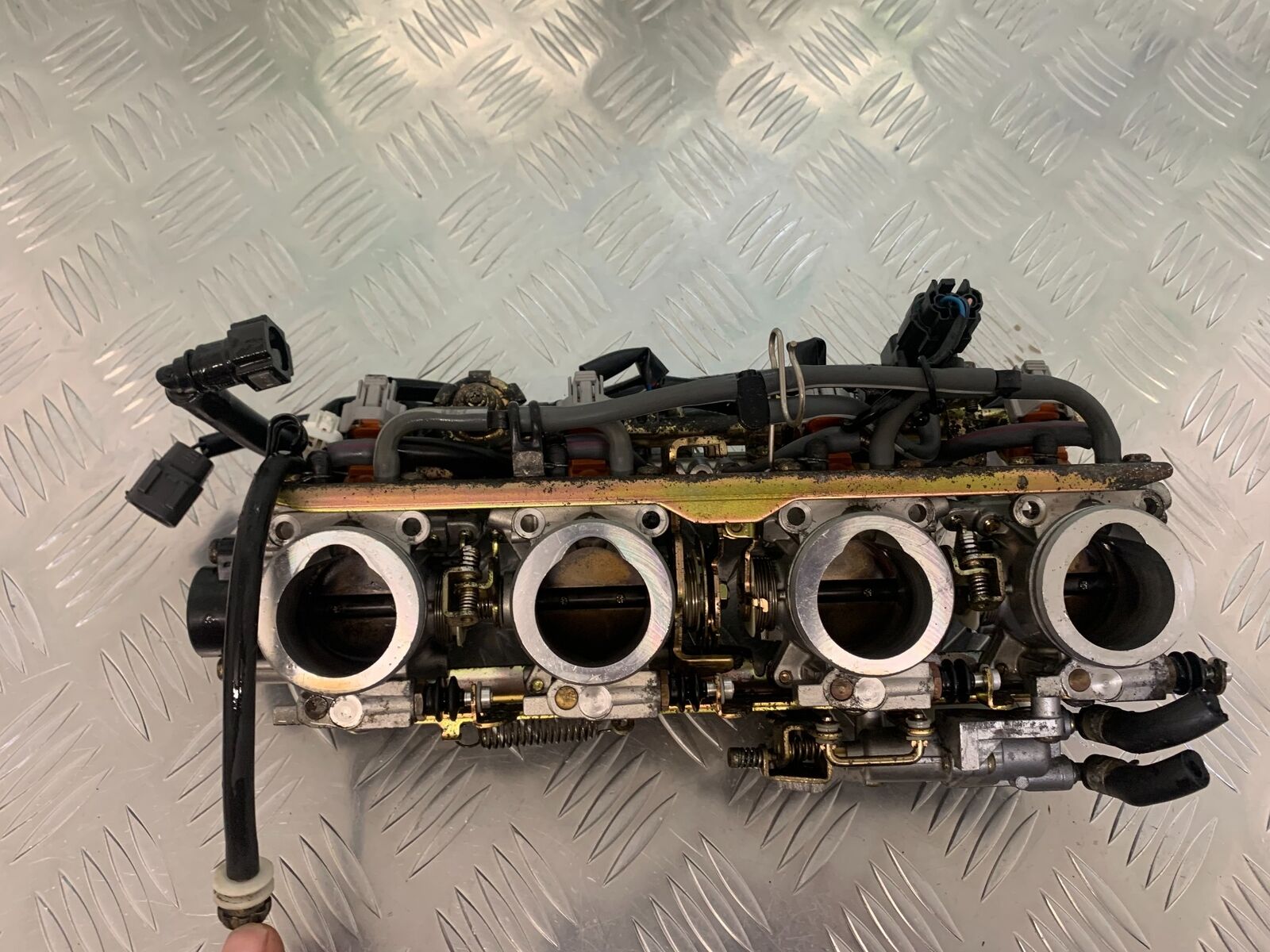 YAMAHA FJR1300 FJR 1300 THROTTLE BODIES  YEAR 2001-05 (STOCK 946)