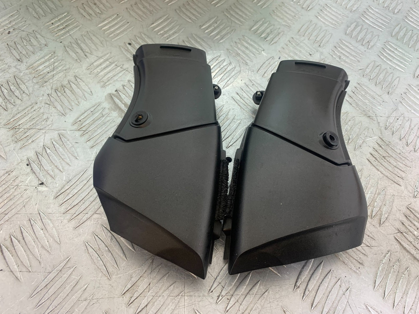 YAMAHA YZF R1 14 B BIG BANG LEFT & RIGHT AIR DUCTS   2009-14 (CMB1175)