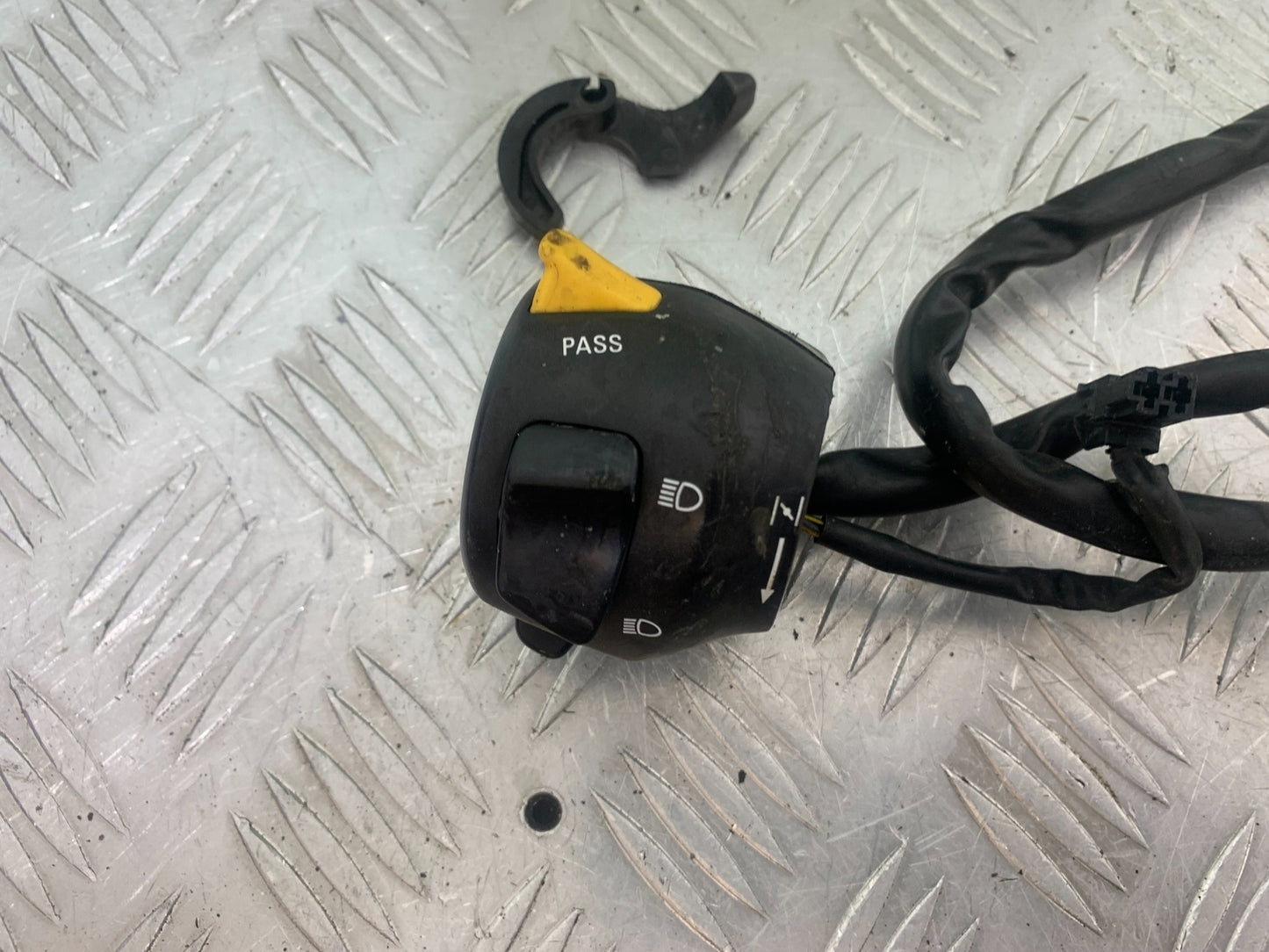 SUZUKI SV650 SV 650 mk1 LEFT SWITCH GEAR   YEAR 1999-2002 (CMB1160)