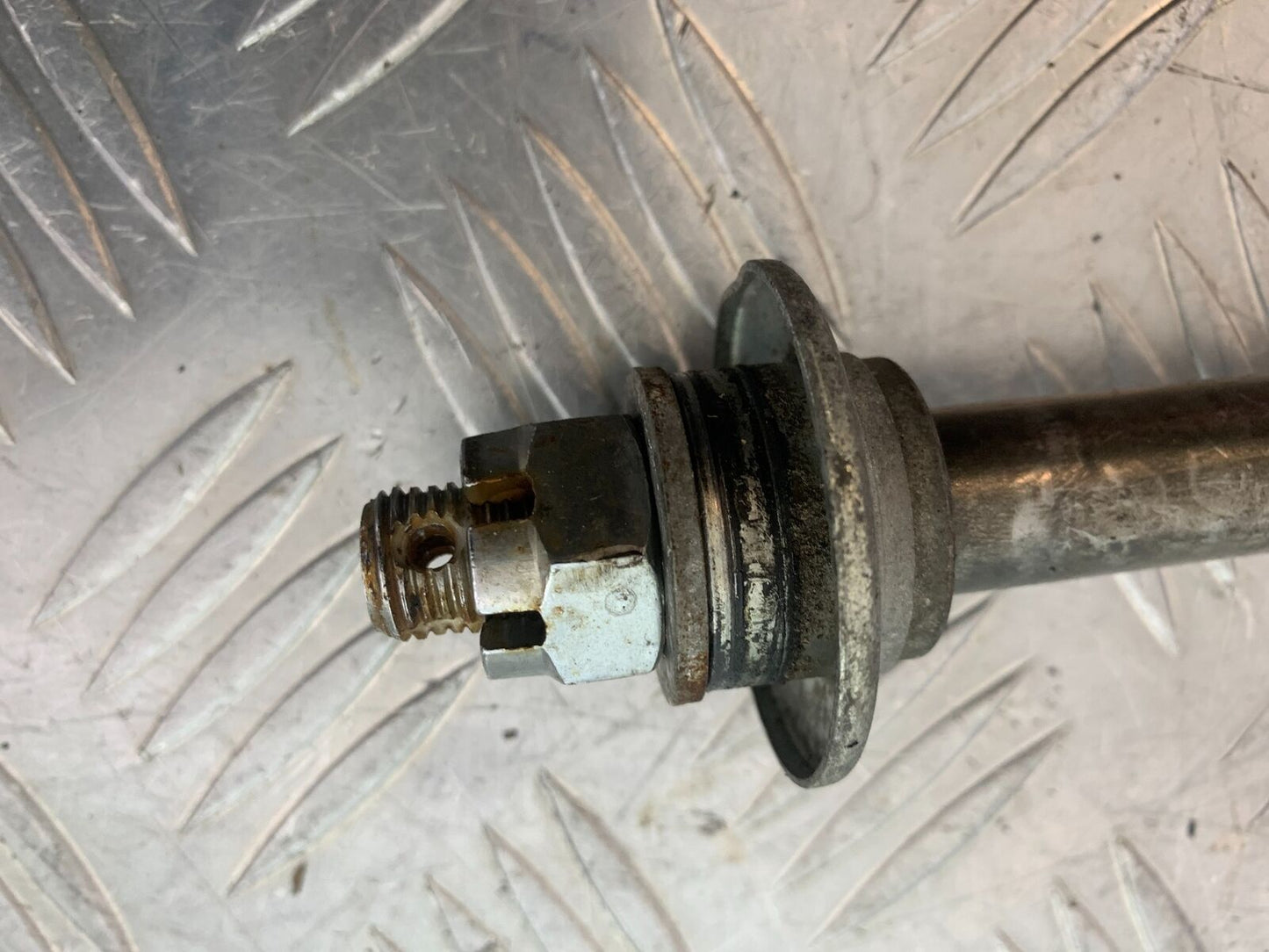 YAMAHA XS1100 MIDNIGHT SPECIAL REAR WHEEL SPINDLE   YEAR 1980-1982 (CMB1122)
