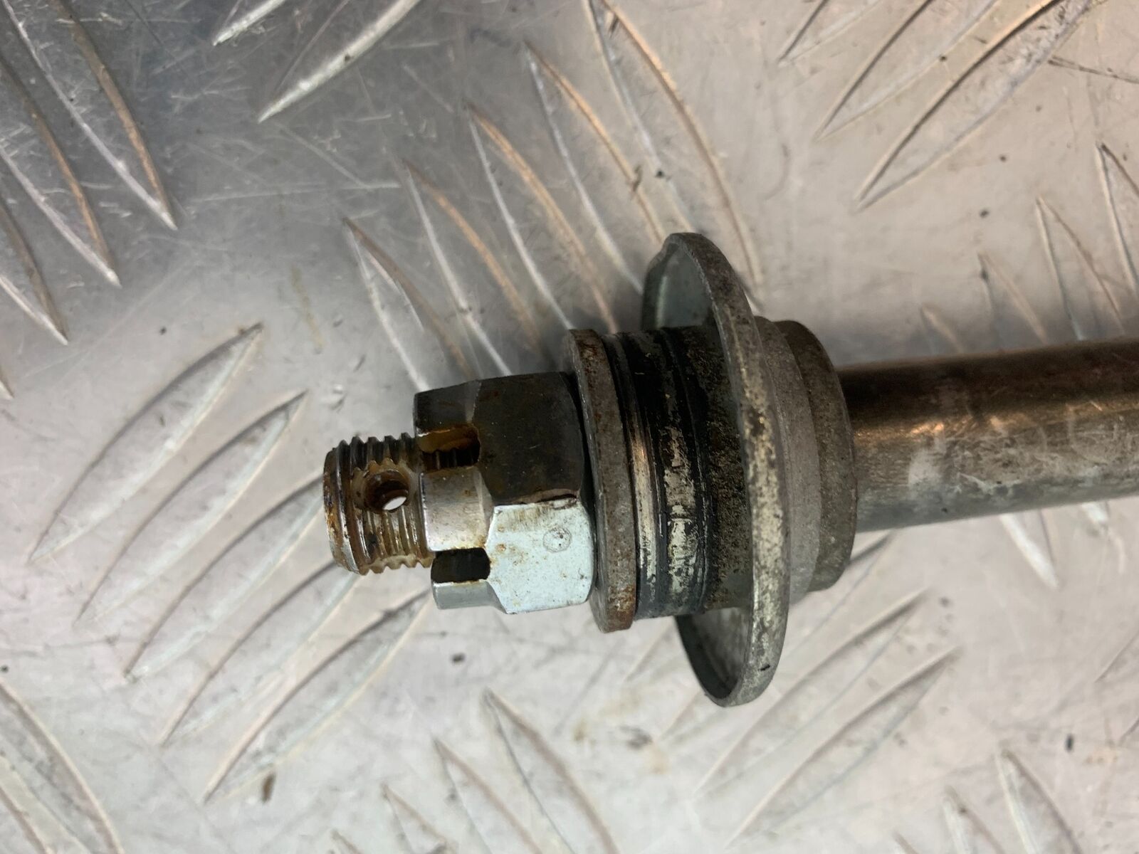 YAMAHA XS1100 MIDNIGHT SPECIAL REAR WHEEL SPINDLE   YEAR 1980-1982 (CMB1122)