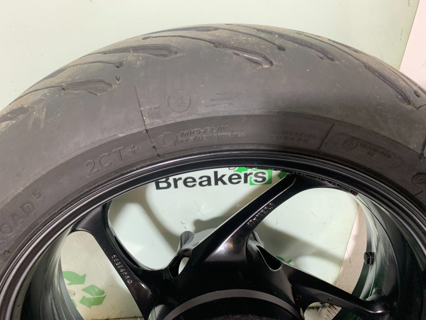 TRIUMPH TRIDENT 660 REAR WHEEL (GOOD TYRE)   YEAR 2021-2024 (CMB1295)