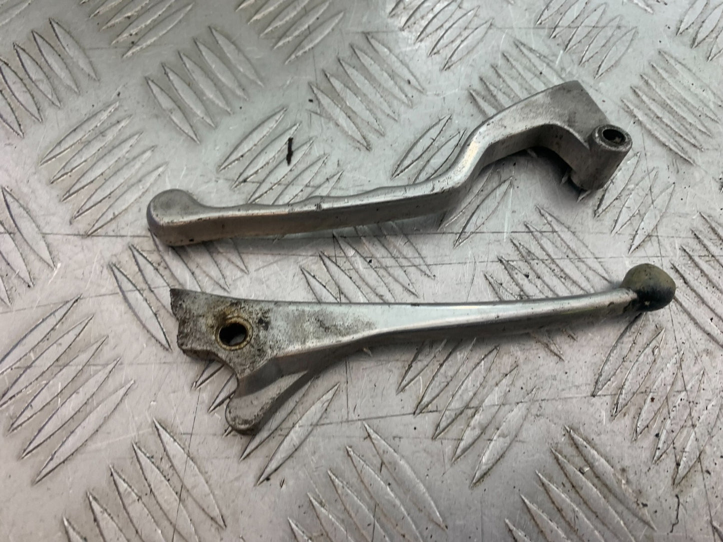 KAWASAKI GT550 GT 550 CLUTCH AND BRAKE LEVERS   YEAR 1989-1994