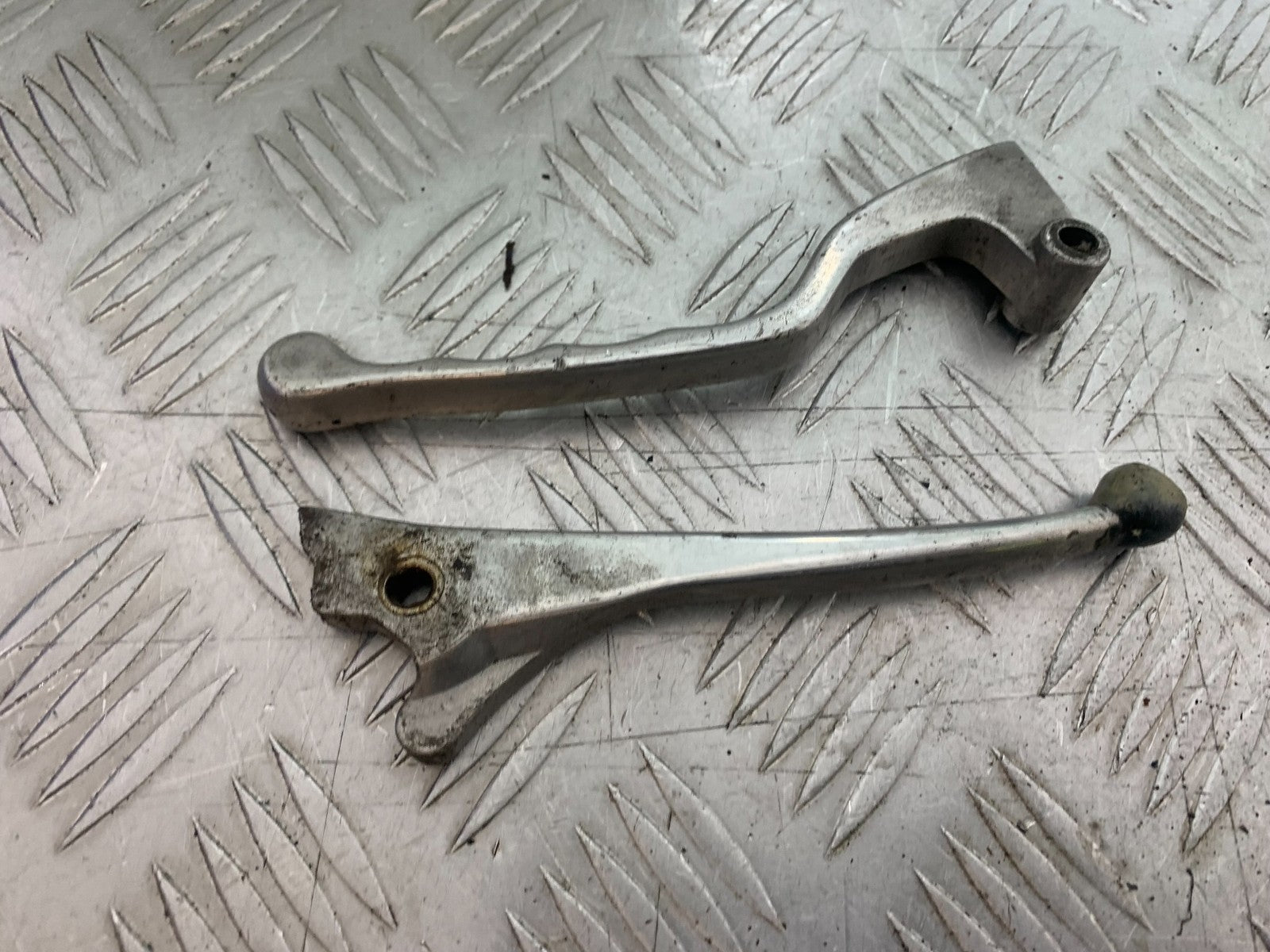 KAWASAKI GT550 GT 550 CLUTCH AND BRAKE LEVERS   YEAR 1989-1994