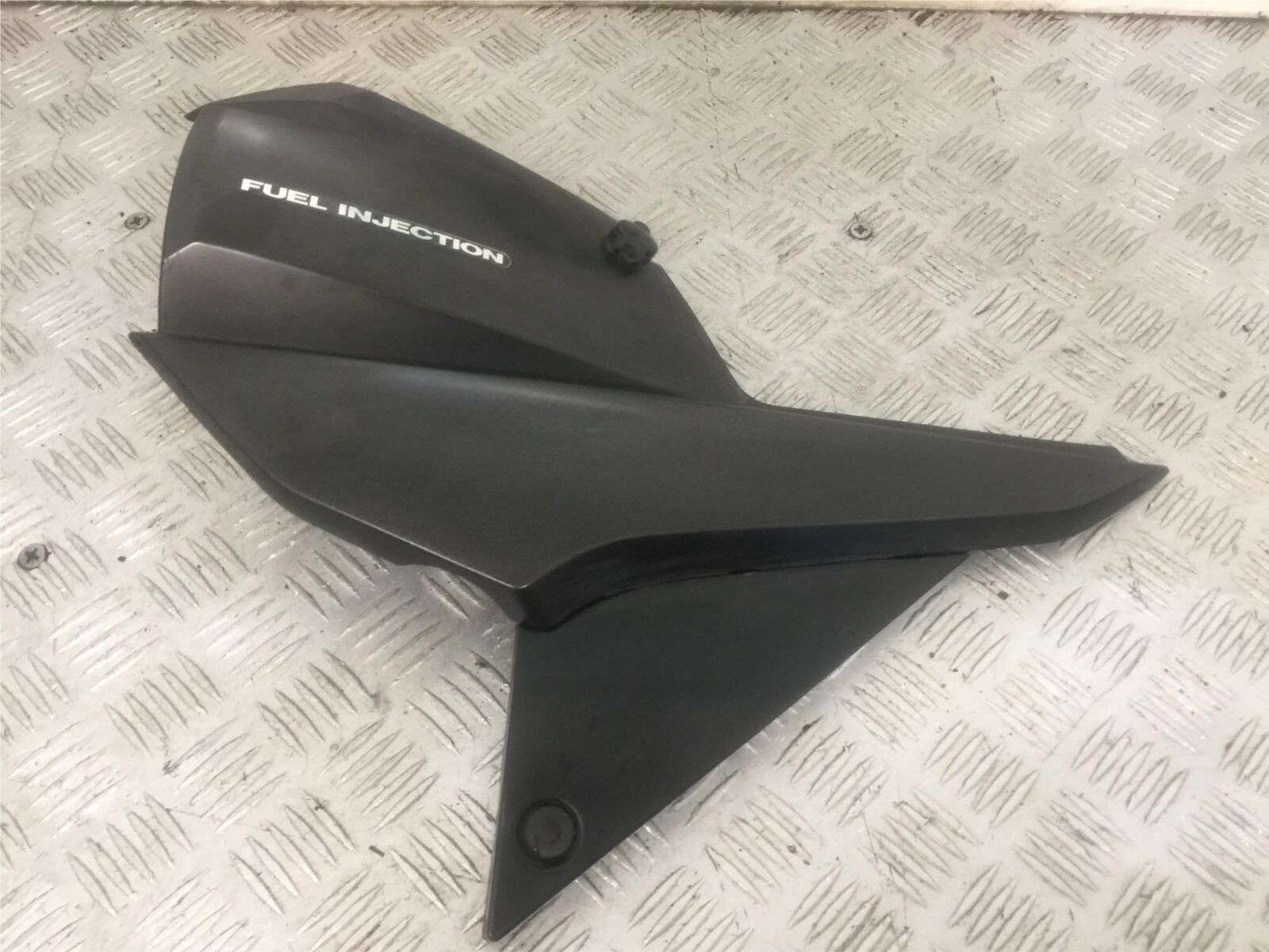 SUZUKI GSX1400 GSX 1400 LEFT SEAT PANEL  YEAR 2001-06 (STOCK 861)