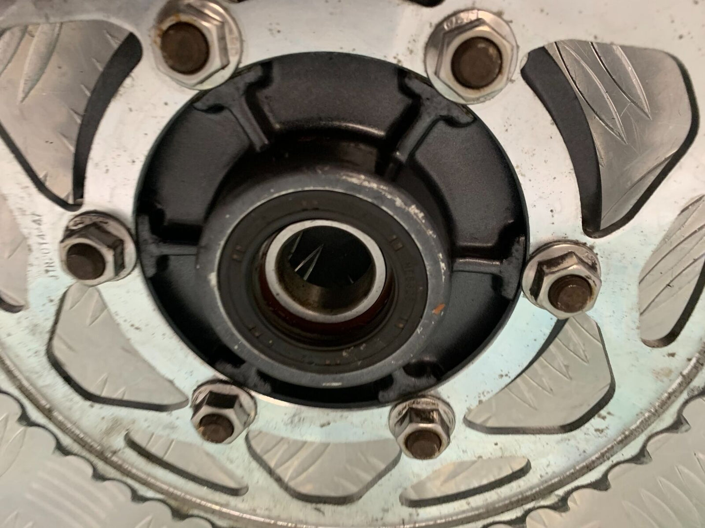 TRIUMPH 675 STREET TRIPLE SPROCKET CARRIER   YEAR 2008 (STOCK 984)