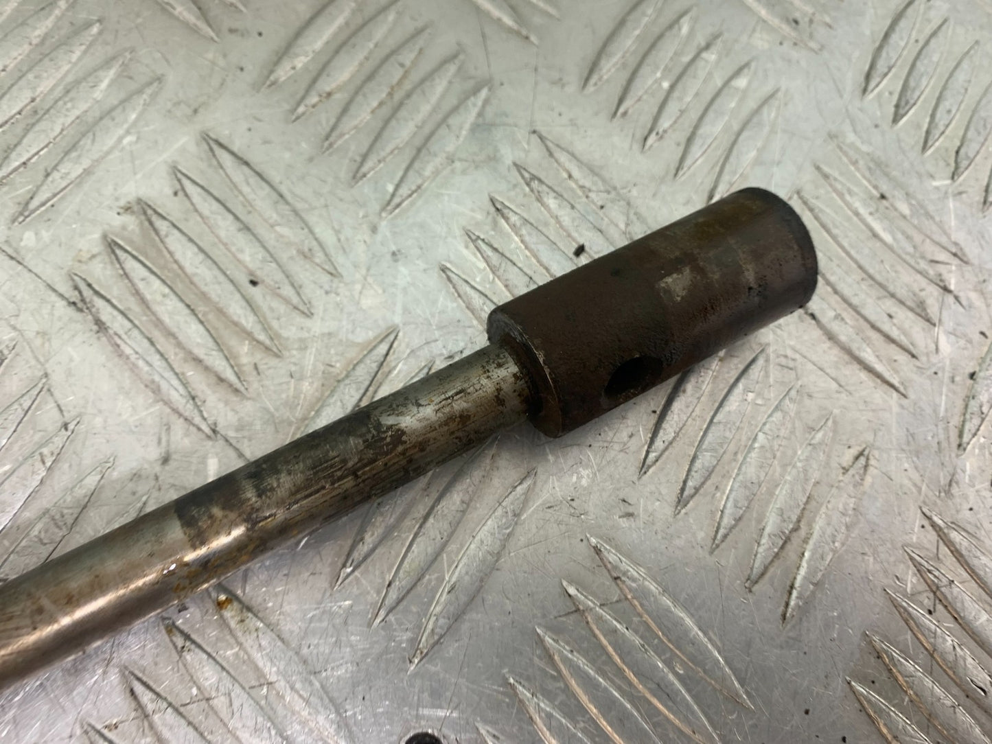 HONDA GL500 GL 500 SILVERWING REAR WHEEL SPINDLE  YEAR 1981-82 (CMB1168)