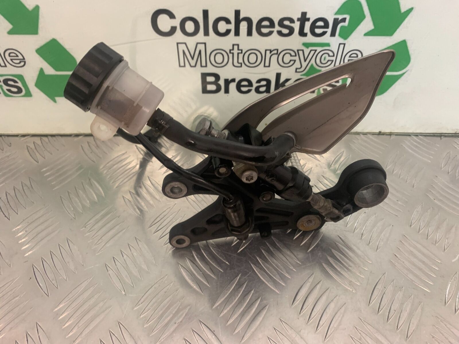 TRIUMPH 675 STREET TRIPLE RX FRONT RIGHT HANGER YEAR  2015-17 (STOCK 971)
