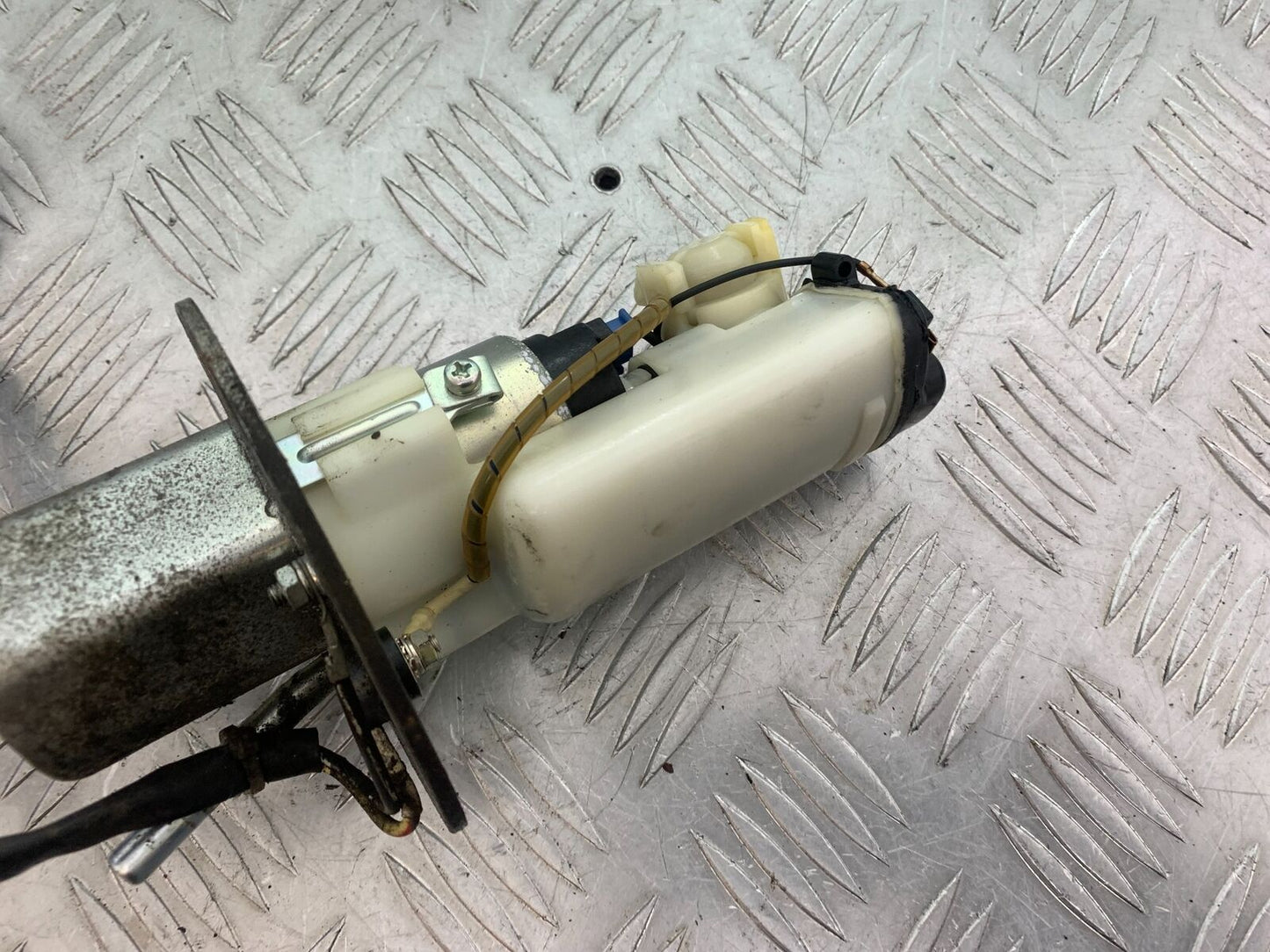 KAWASAKI Z750 Z 750 PETROL PUMP YEAR 2004-2006  (CMB1104)