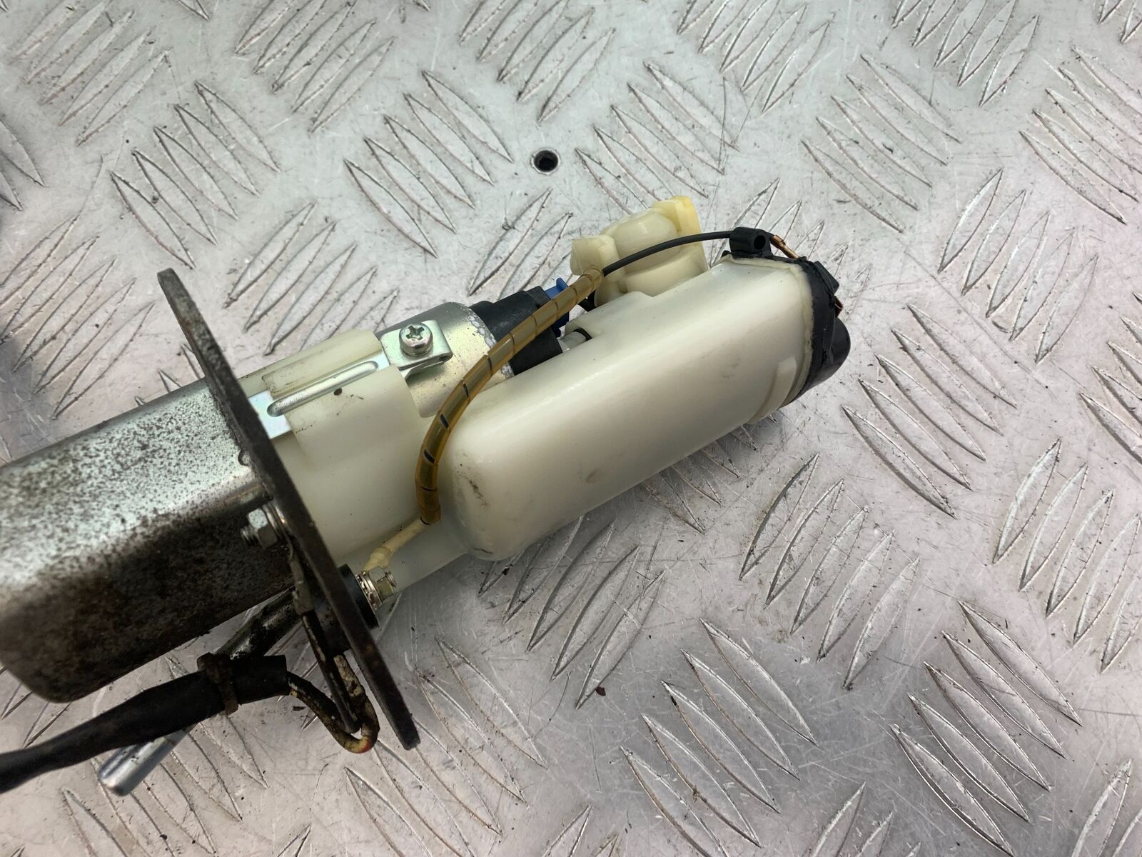 KAWASAKI Z750 Z 750 PETROL PUMP YEAR 2004-2006  (CMB1104)