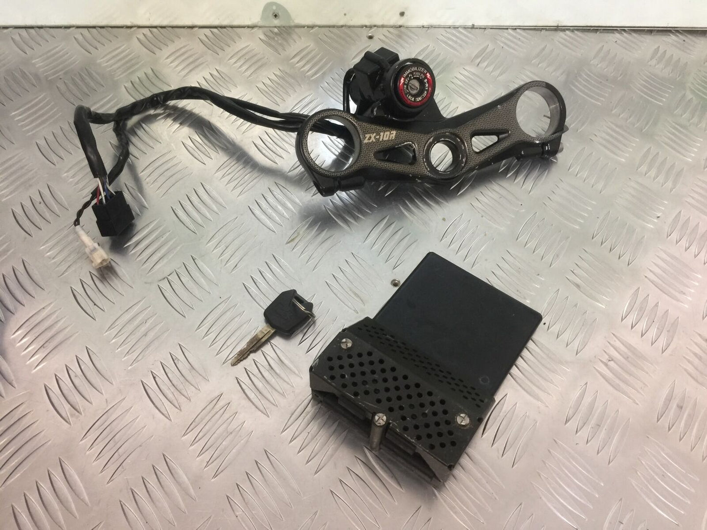KAWASAKI ZX10R ZX10 R ECU LOCKS KEY YEAR 2004-2005 (STOCK 932)