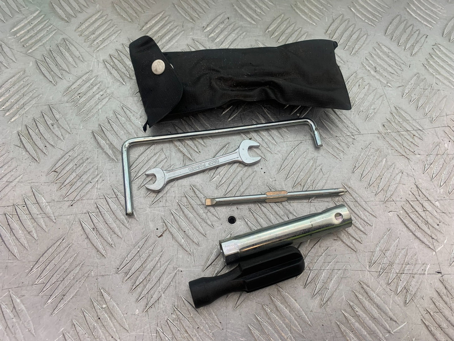 SUZUKI AN 200 UH 200 TOOL KIT YEAR 2007-2009 (CMB1256)
