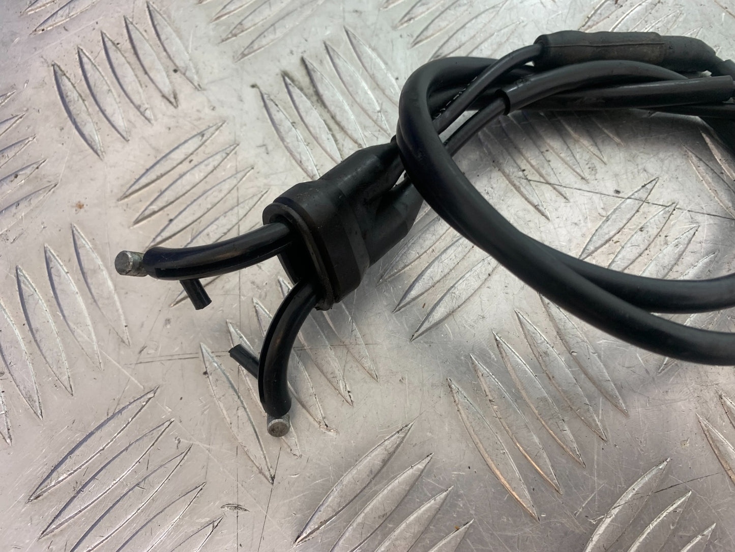 YAMAHA YZF R1 THROTTLE CABLES   YEAR 2004-2006 (CMB1155)