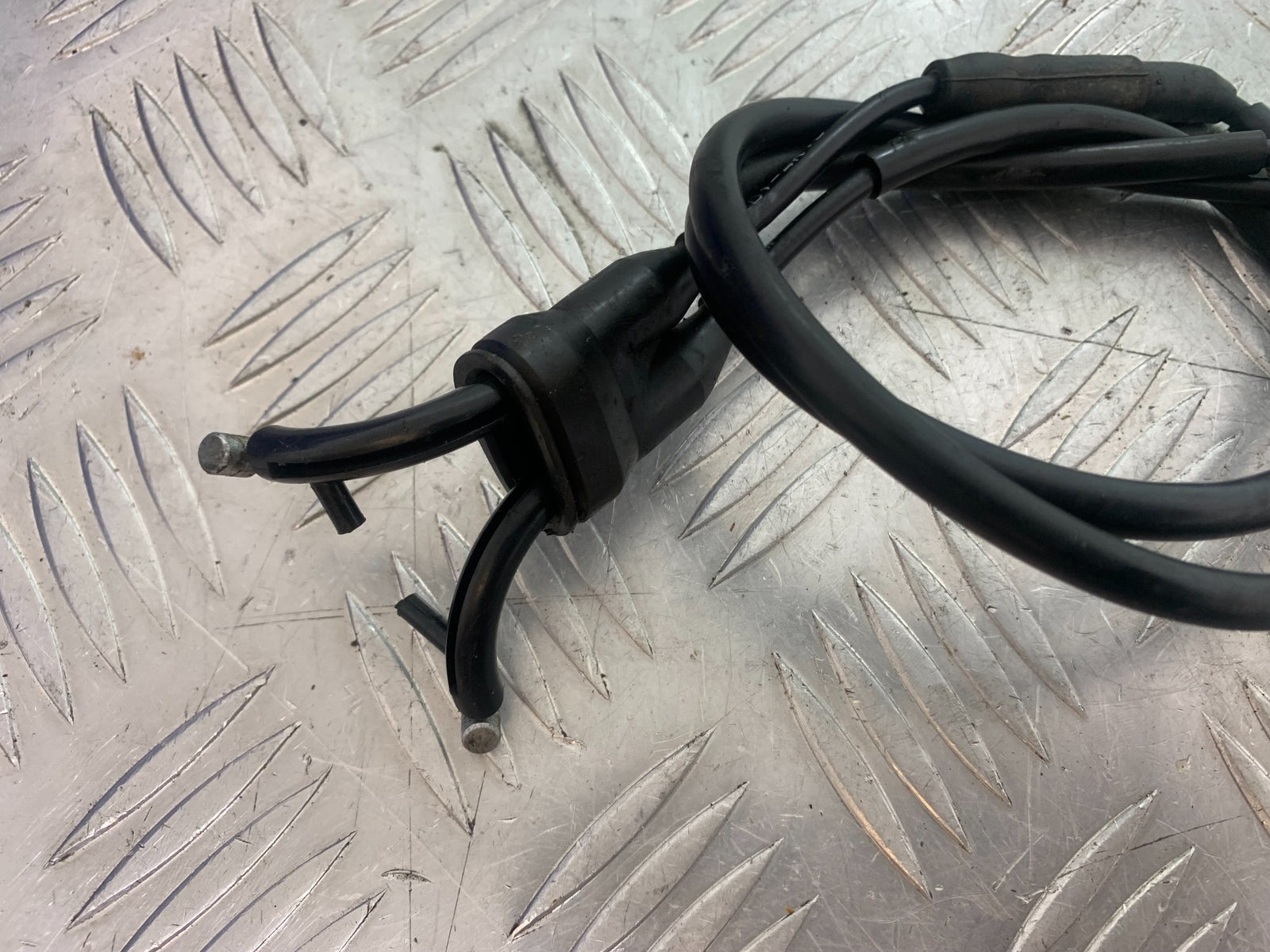 YAMAHA YZF R1 THROTTLE CABLES   YEAR 2004-2006 (CMB1155)