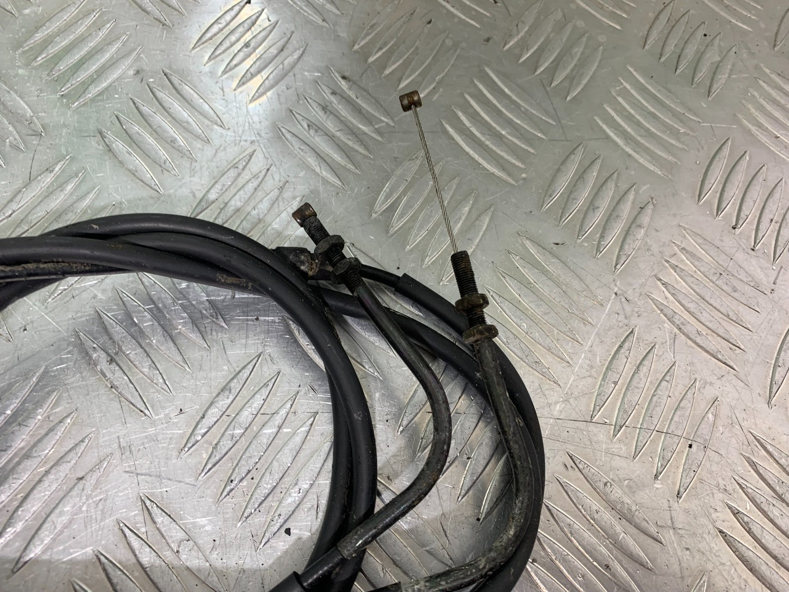 TRIUMPH 955i SPRINT ST THROTTLE CABLES YEAR 1999-04 (CMB1230)