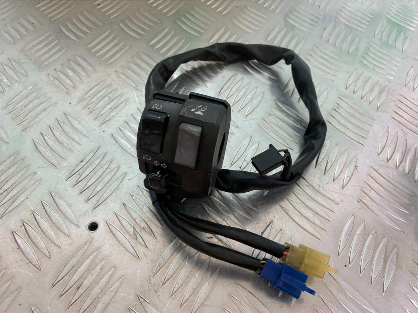 YAMAHA FJR1300 FJR 1300 LEFT SWITCH GEAR  YEAR 2001-05 (CMB1005)