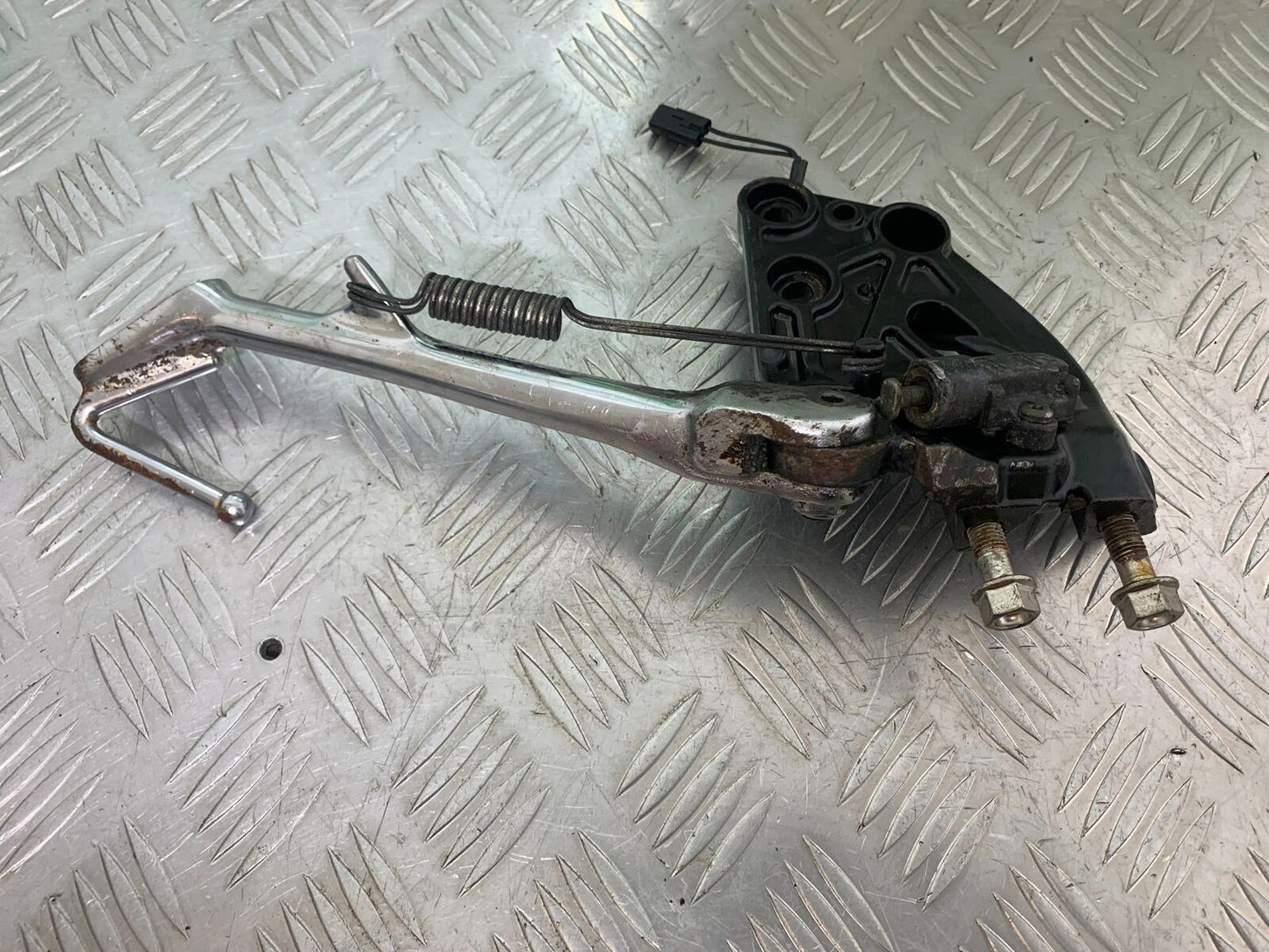 TRIUMPH THUNDERBIRD 1600 SIDE STAND AND BRACKET YEAR 2011 (CMB1107)