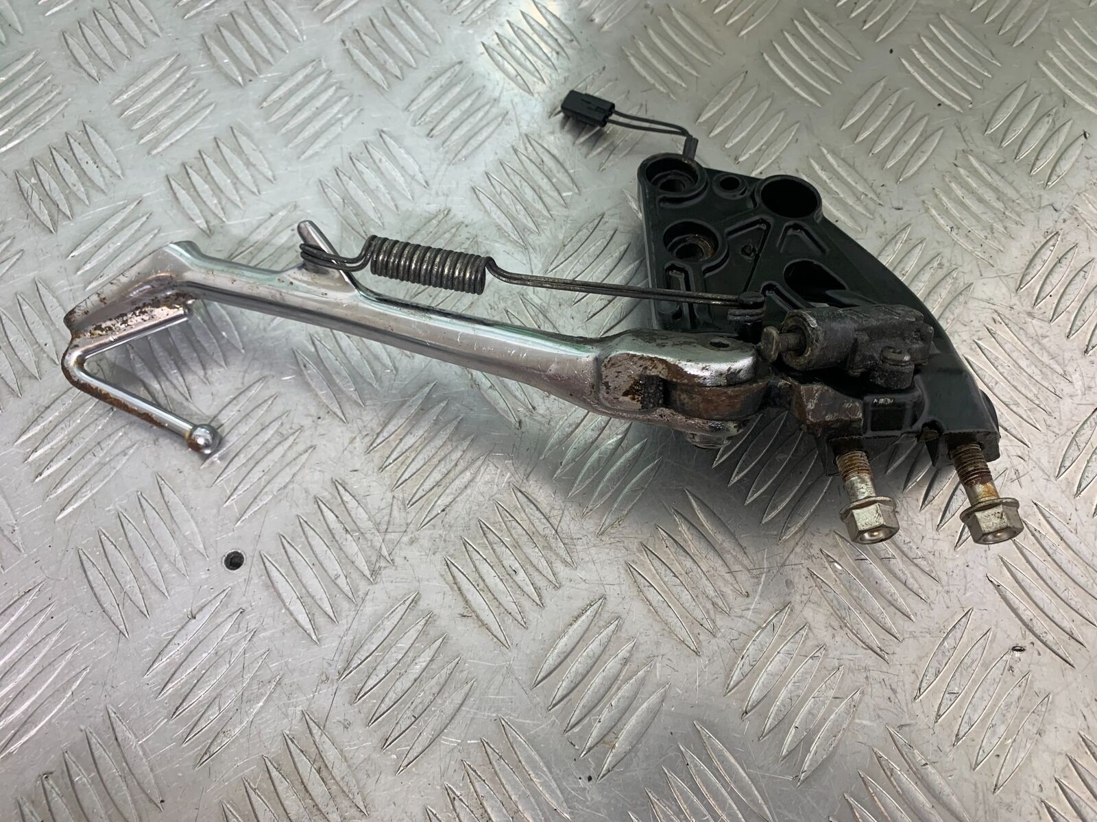 TRIUMPH THUNDERBIRD 1600 SIDE STAND AND BRACKET YEAR 2011 (CMB1107)