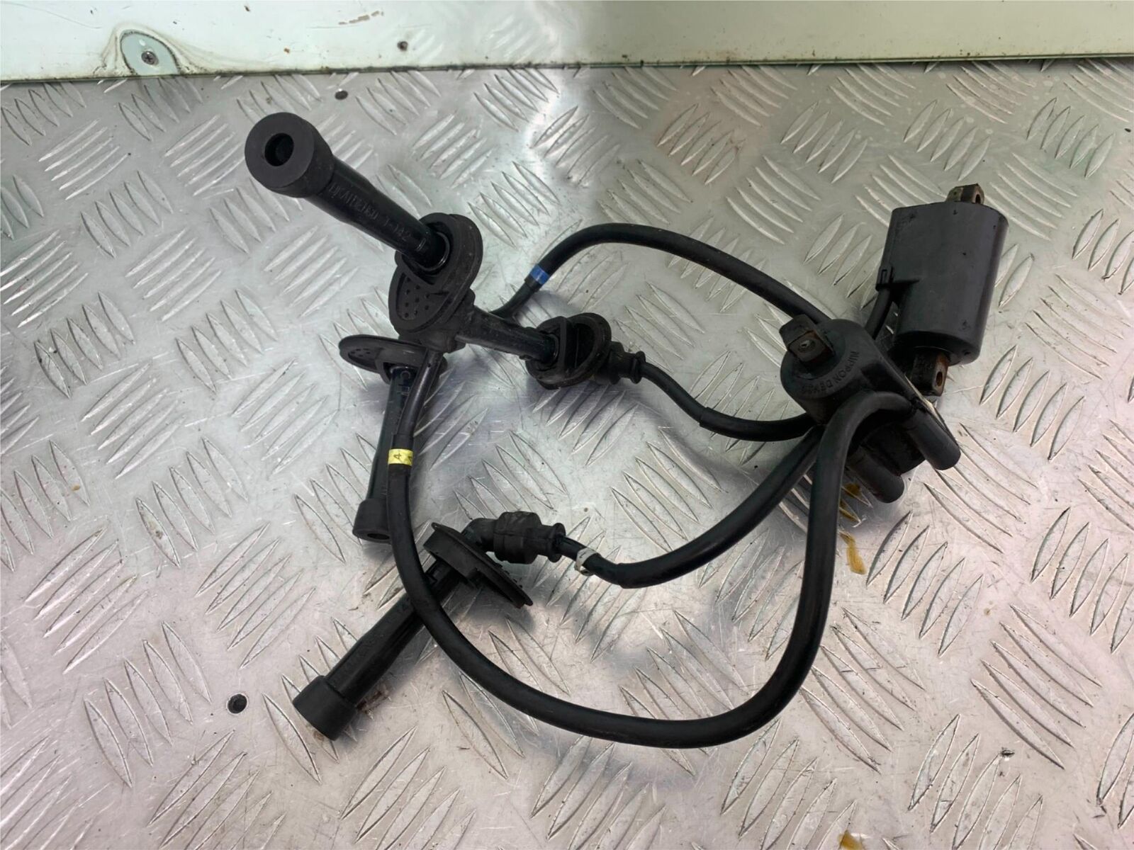 SUZUKI GSF600 GSF 600 BANDIT COILS AND CAPS  YEAR 2001-2003 (CMB1102)