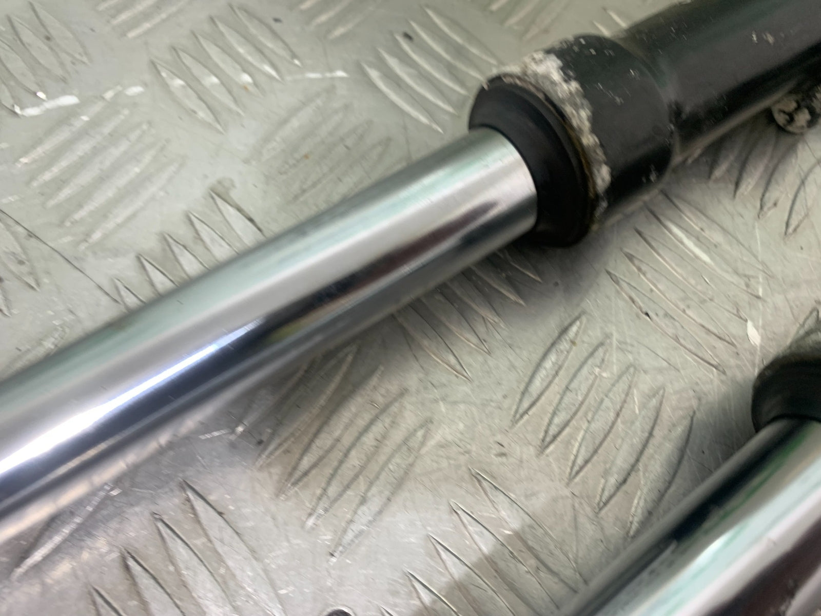 YAMAHA YBR125 YBR 125 FORKS   YEAR 2010-2017 (CMB1163)
