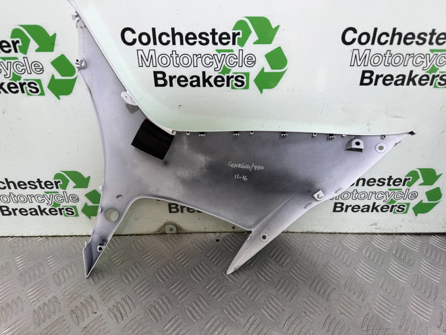 SUZUKI GSXR 600 GSXR600 L1-L8 RIGHT FAIRING PANEL YEAR 2011-2017
