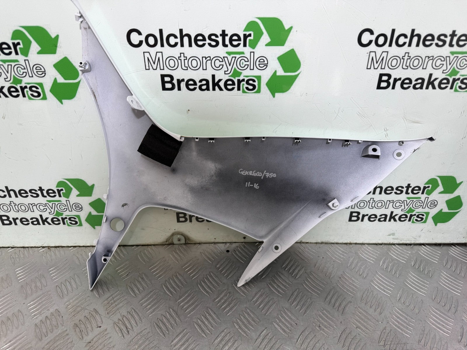 SUZUKI GSXR 600 GSXR600 L1-L8 RIGHT FAIRING PANEL YEAR 2011-2017