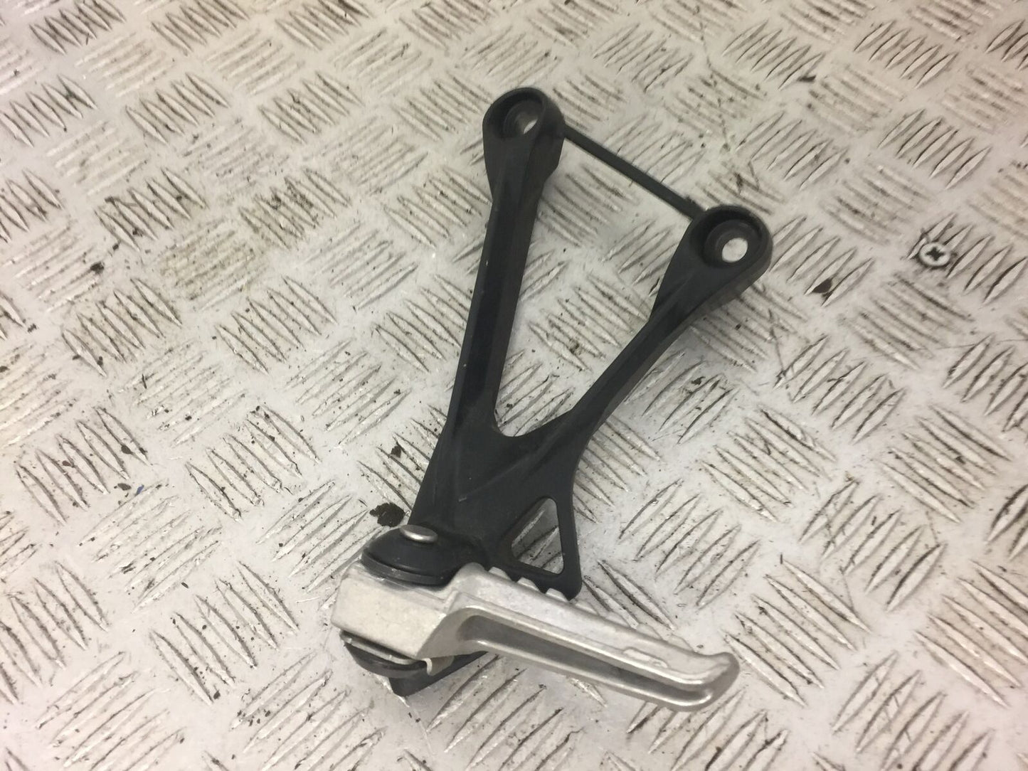 KAWASAKI ZX6R ZX6 R LEFT REAR HANGER AND PEG  YEAR 2007 2008 (STOCK 519)