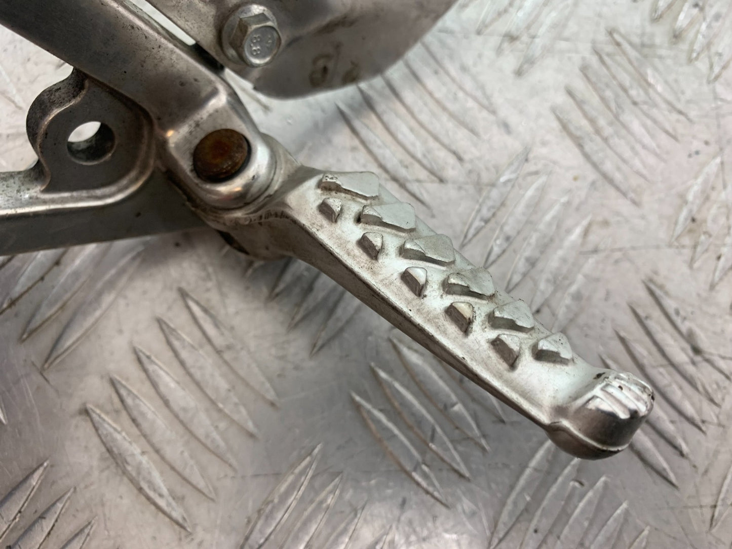 APRILIA RSV1000 RSV 1000 MILLE FRONT LEFT HANGER  1998- 2003 (CMB1184)