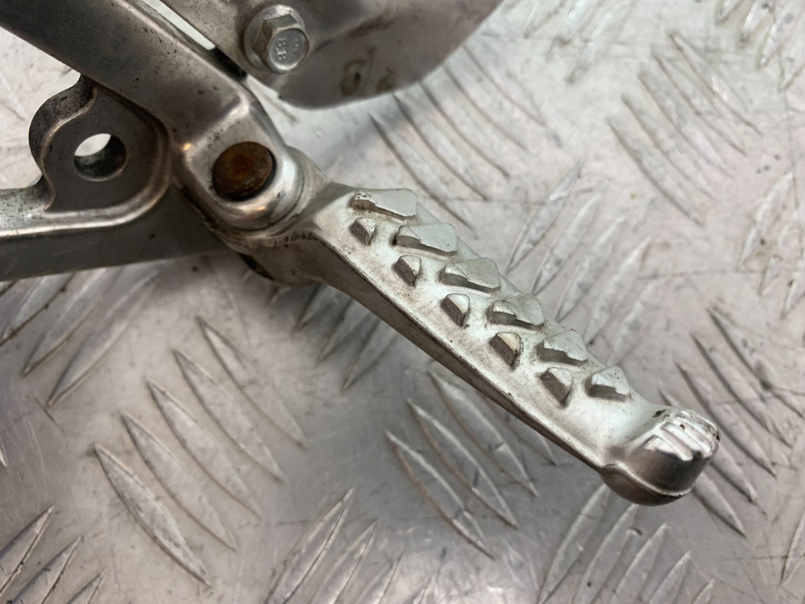 APRILIA RSV1000 RSV 1000 MILLE FRONT LEFT HANGER  1998- 2003 (CMB1184)