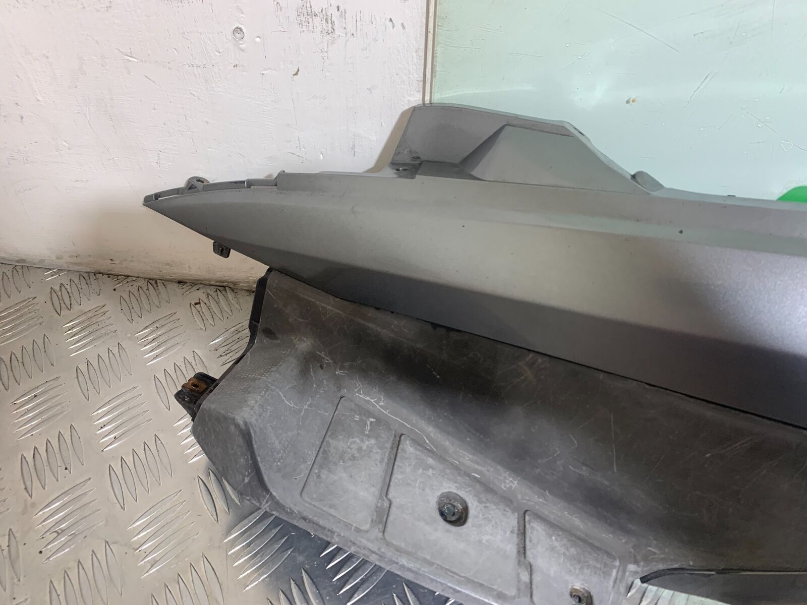 SUZUKI AN 200 UN 200 BURGMAN LEFT SEAT PANEL YEAR 2007-09 (CMB1128)