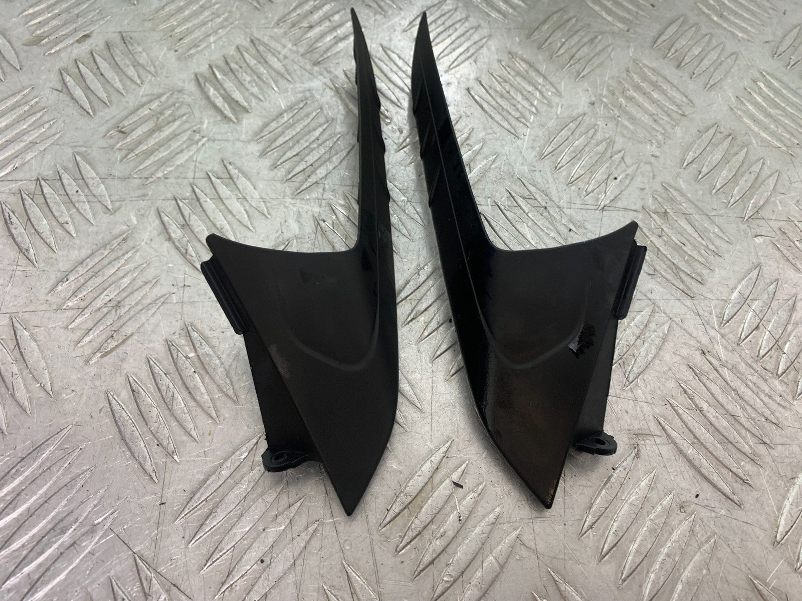 APRILIA TUONO 1000 V4 LEFT AND RIGHT INFILL PANELS YEAR 2013-2014  (CMB1239)