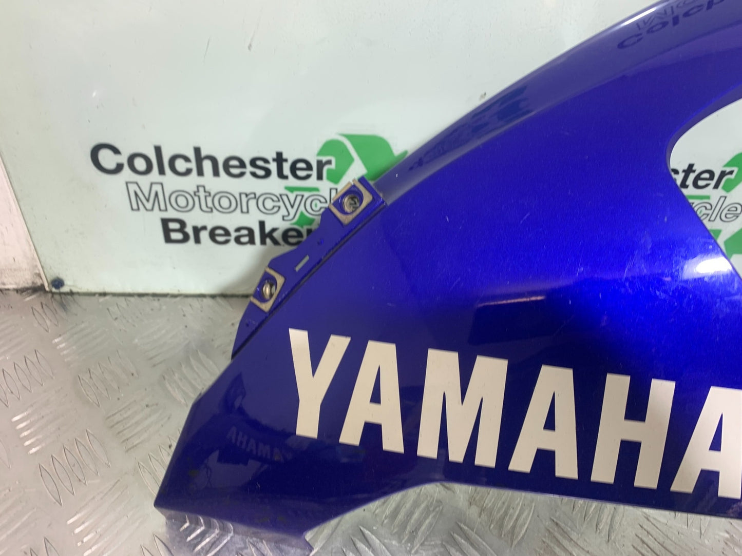 YAMAHA YZF R1 LEFT LOWER FAIRING PANEL   YEAR 2004-2006 (CMB1155)