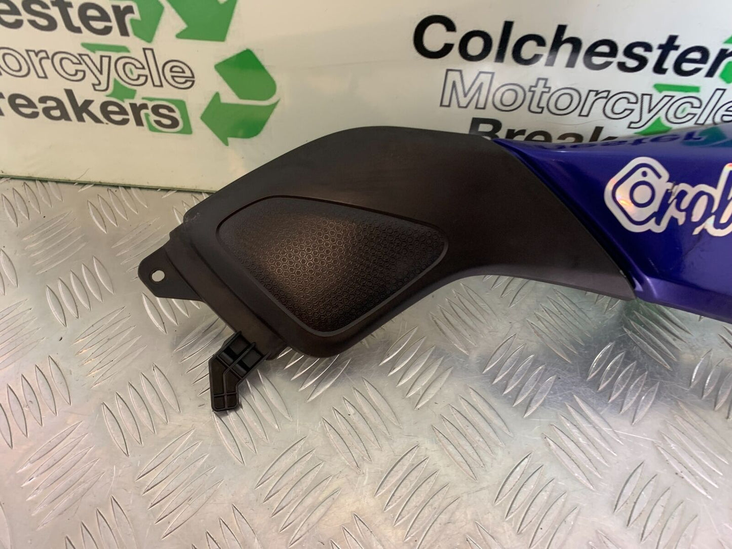 YAMAHA MT 125 MT125 RIGHT TANK PANEL   YEAR 2021-2024 ABS (CMB1010)