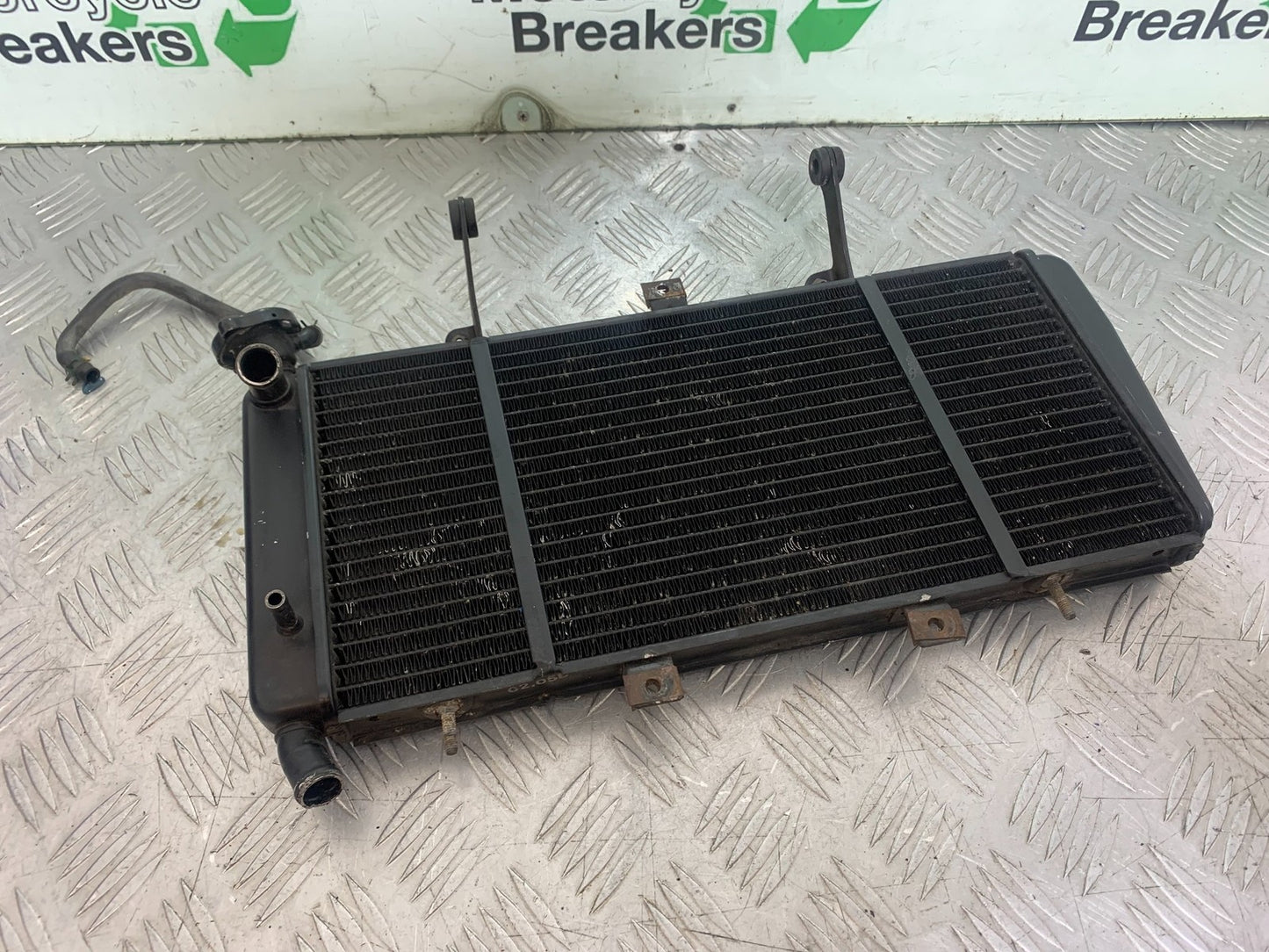 TRIUMPH 1050 SPRINT ST RADIATOR  YEAR 2004-2007 (CMB1197)
