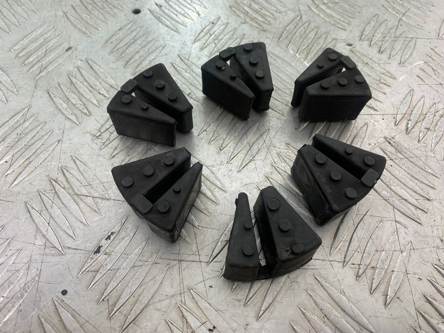 BENELLI BN125 BN 125 CUSH DRIVE RUBBERS  YEAR 2018-2021 (CMB1194)