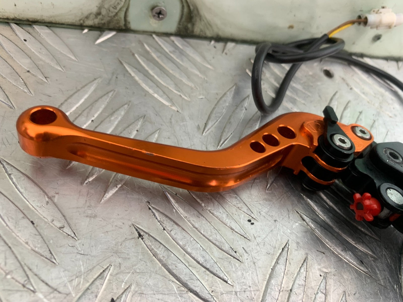 KTM 690 DUKE R LC4 CLUTCH MASTER CYLINDER YEAR 2012-2015  (CMB1180)