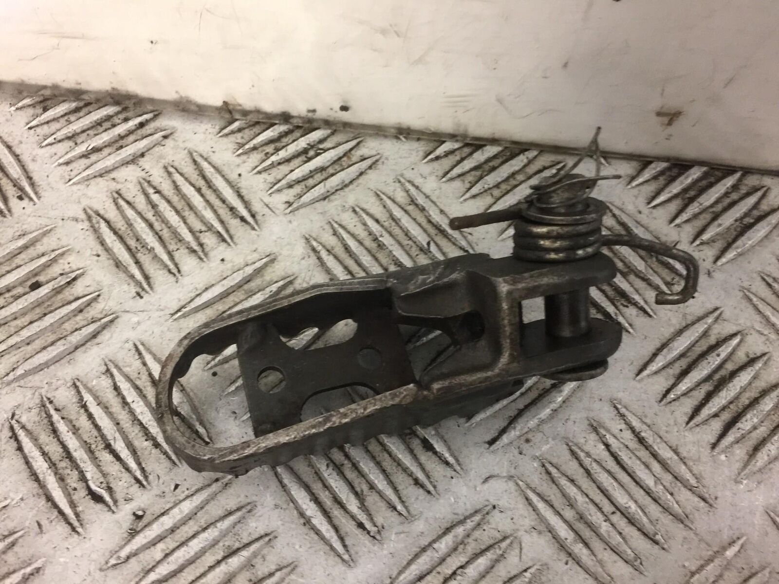 SUZUKI DRZ400 DRZ 400 FRONT LEFT PEG  YEAR 2003 (STOCK 372)