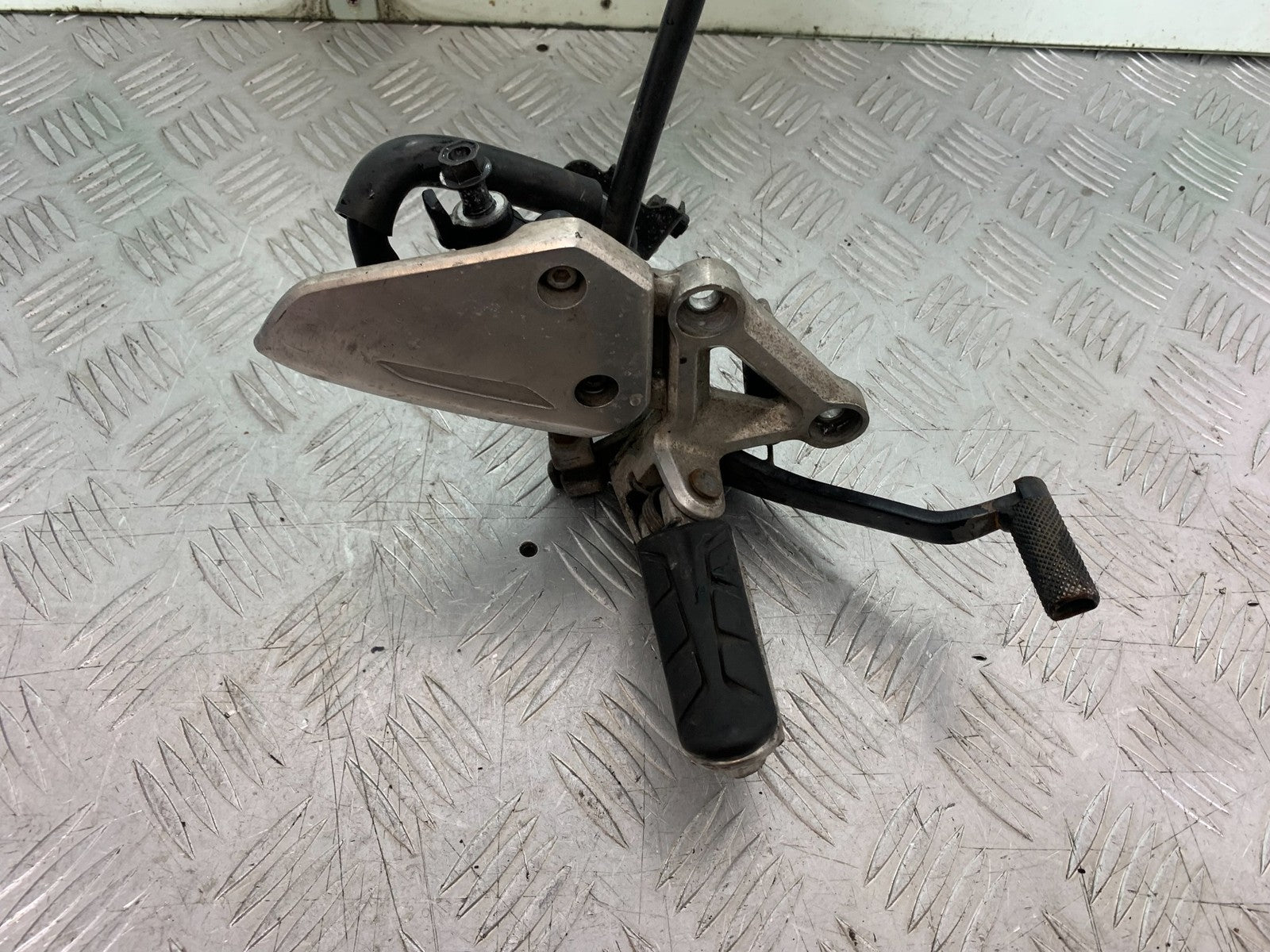 HONDA CB650F CB 650 FA-E FRONT RIGHT HANGER  YEAR 2014-2017 (CMB1226)