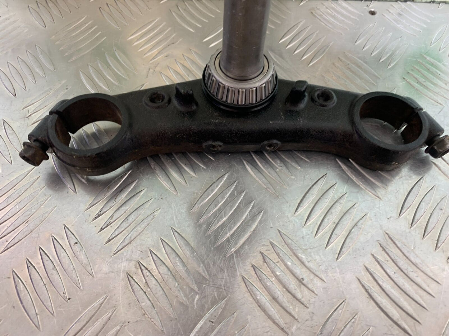 HONDA CBR1100 BLACKBIRD BOTTOM YOKE  YEAR 1996-1998 (CMB1017)