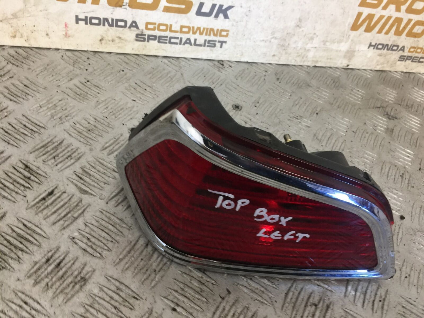 HONDA GL1800 GL 1800 LEFT TOP BOX LIGHT  YEAR 2004-10 ABS (STOCK 890)