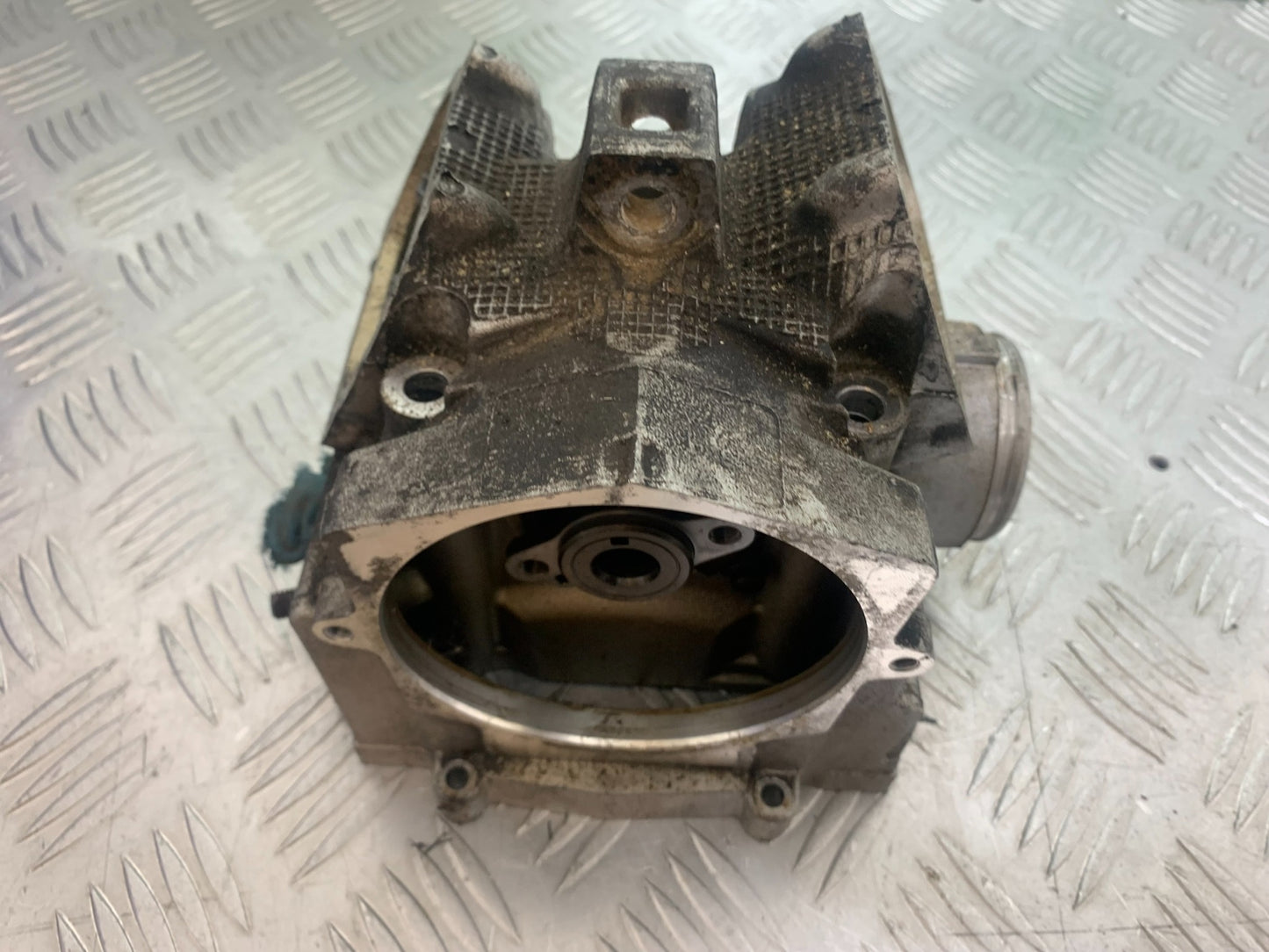 APRILIA 650 PAGASO STRADA CYLINDER HEAD AND CAMSHAFT   YEAR 2005-2010 (CMB1057)