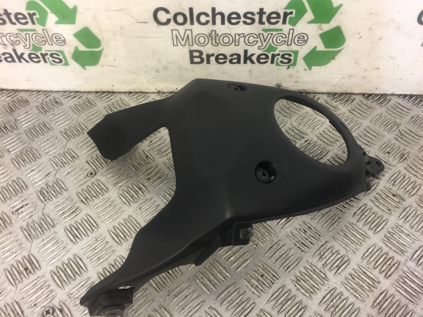 YAMAHA MT07 MT-07 CENTER TANK INFILL COVER  YEAR 2014 (STOCK 467)